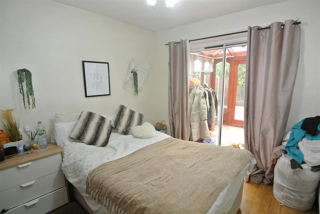 Corby Drive, Englefield Green, Surrey, TW20 0SD, photo 6