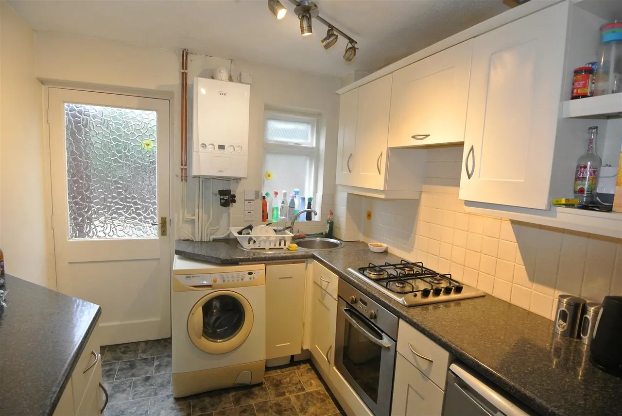 Corby Drive, Englefield Green, Surrey, TW20 0SD, photo 3