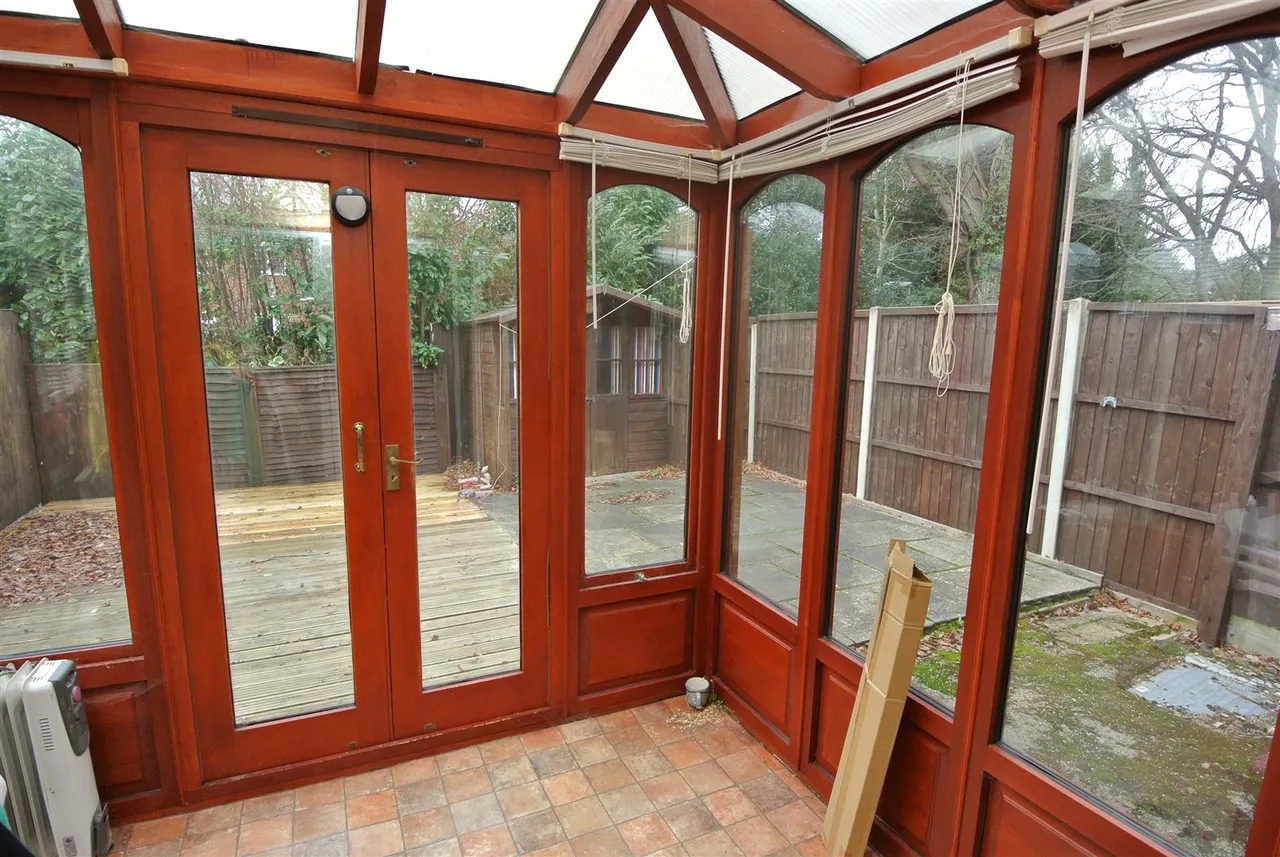 Corby Drive, Englefield Green, Surrey, TW20 0SD, photo 8