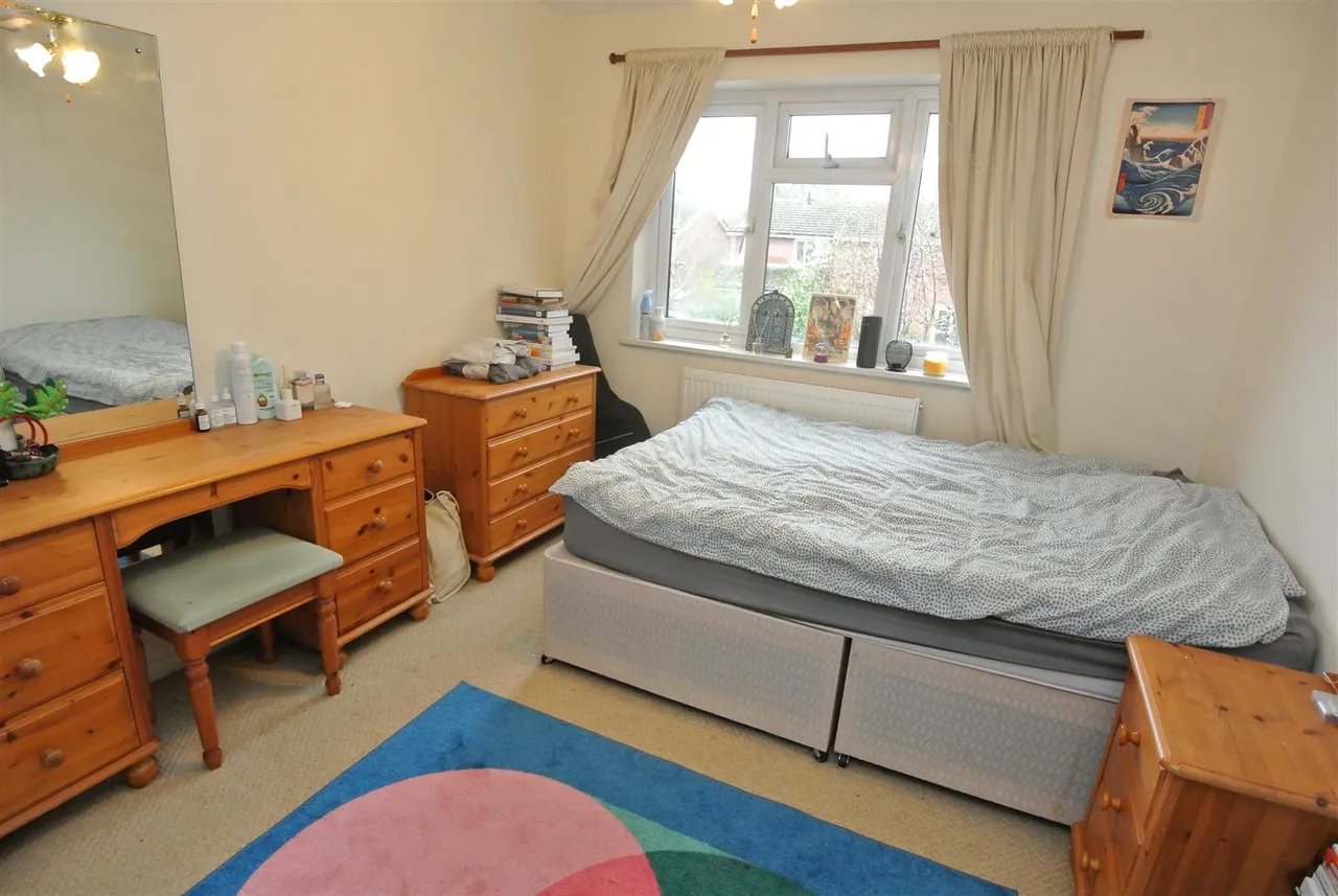 Corby Drive, Englefield Green, Surrey, TW20 0SD, photo 4