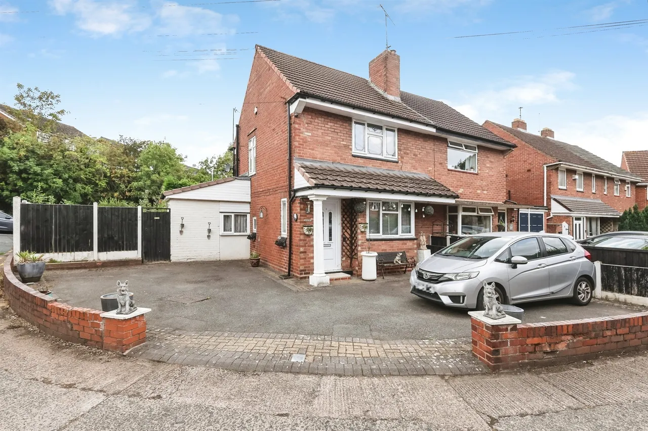 2 bed house for sale — Chapel Close, CRADLEY HEATH