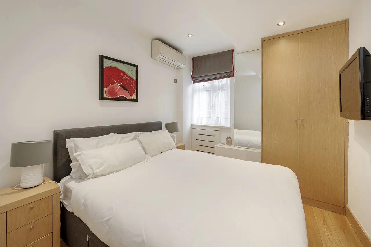 Brompton Road, London, SW3, photo 10