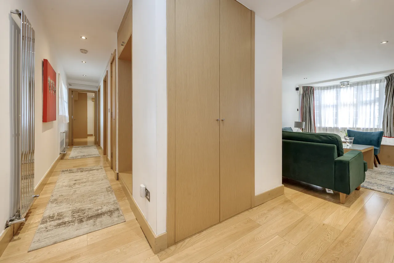 Brompton Road, London, SW3, photo 7