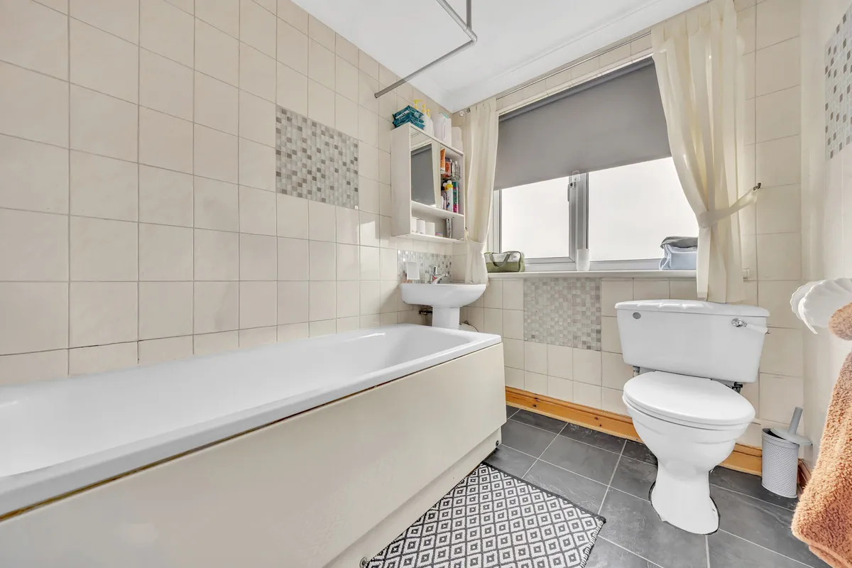Rainham Road, Rainham, RM13, photo 13