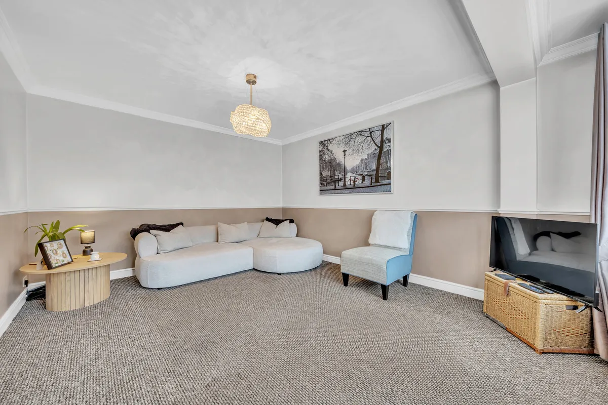 Rainham Road, Rainham, RM13, photo 8