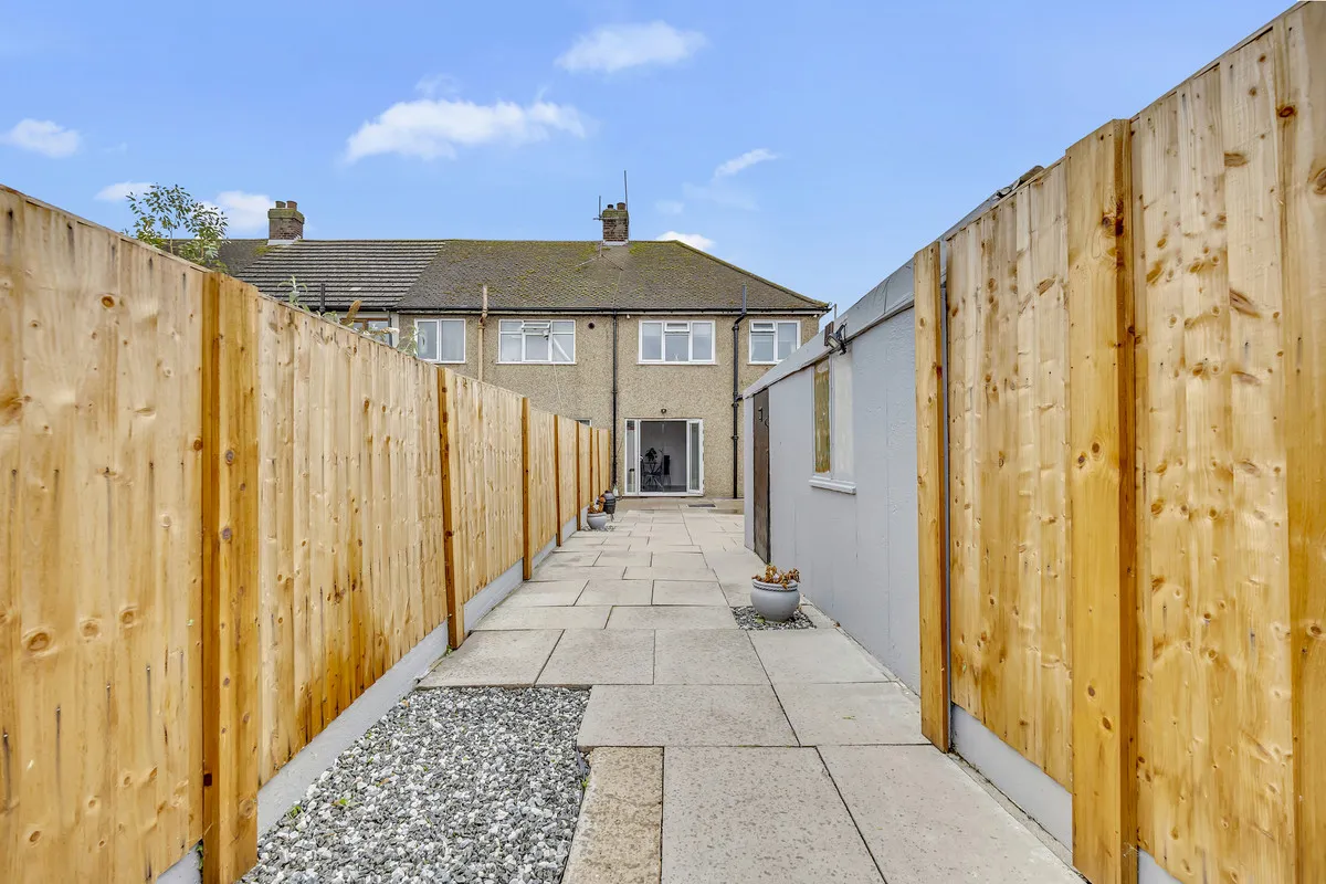 Rainham Road, Rainham, RM13, photo 17