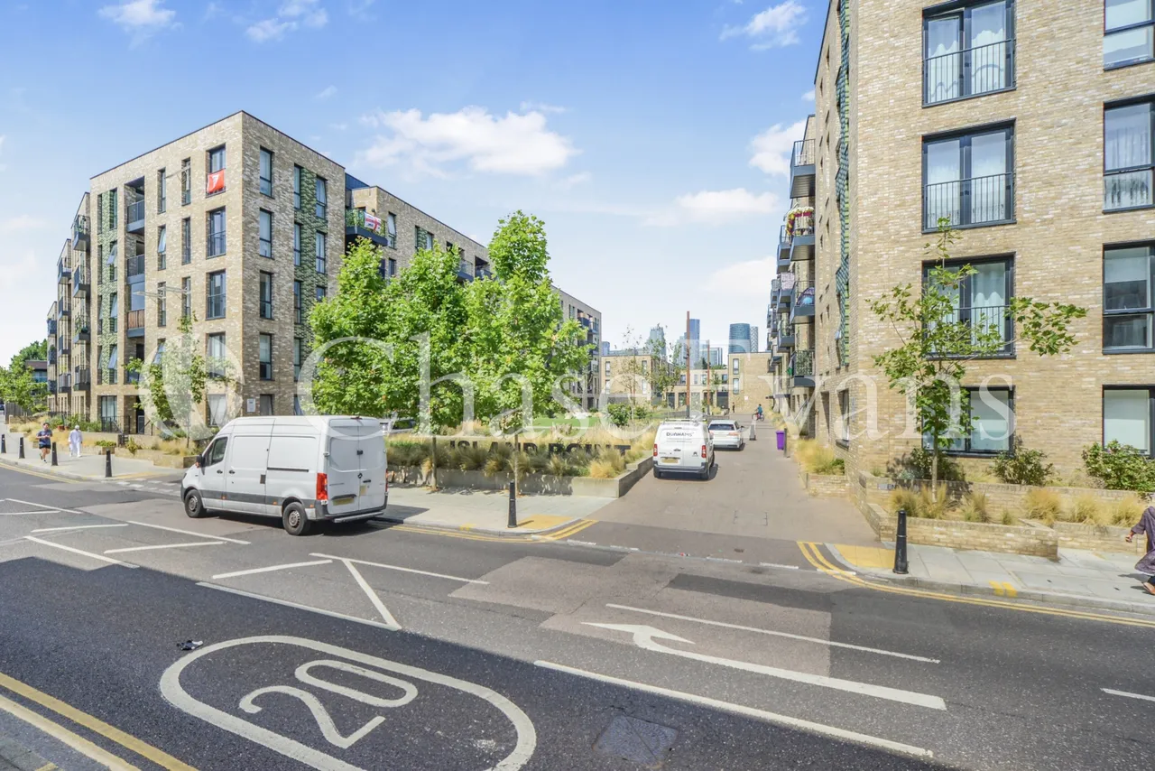 St. Davids Square, Isle Of Dogs, E14, photo 25