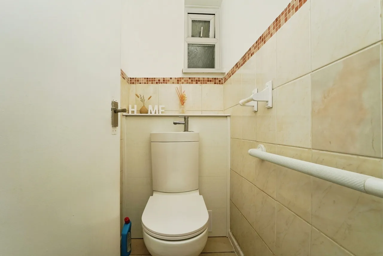 St. Peters Square, Cheltenham, GL51, photo 7