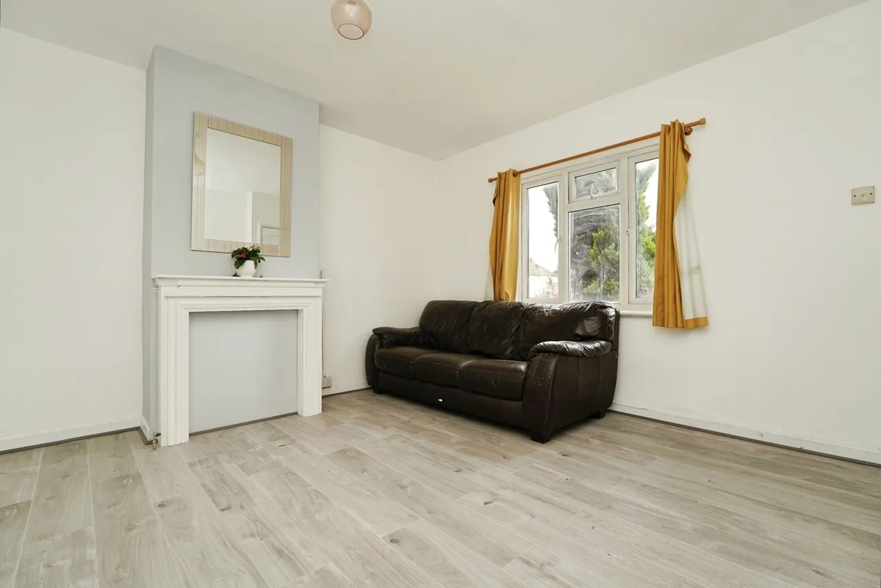 St. Peters Square, Cheltenham, GL51, photo 2