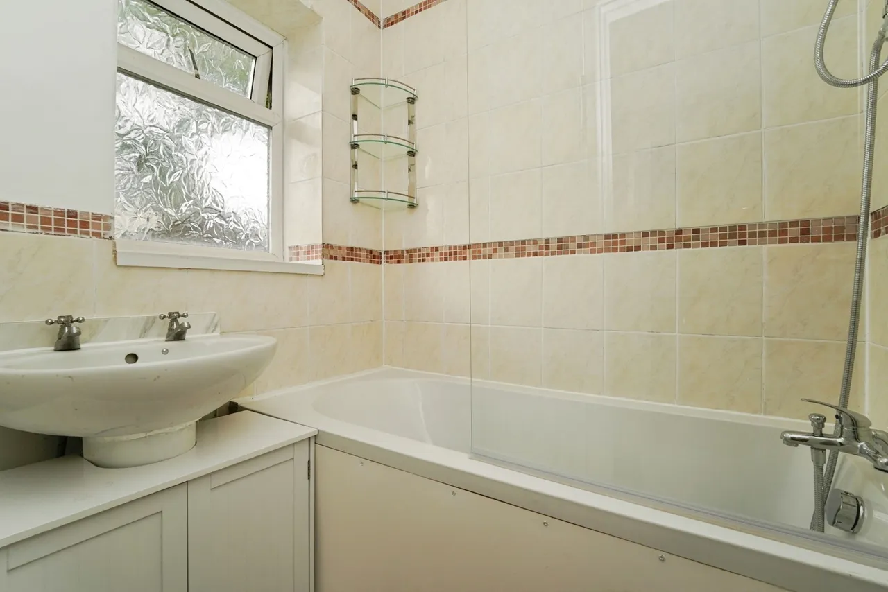 St. Peters Square, Cheltenham, GL51, photo 6