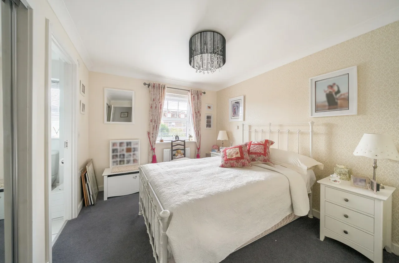 Helens Close, Alton, GU34, photo 4