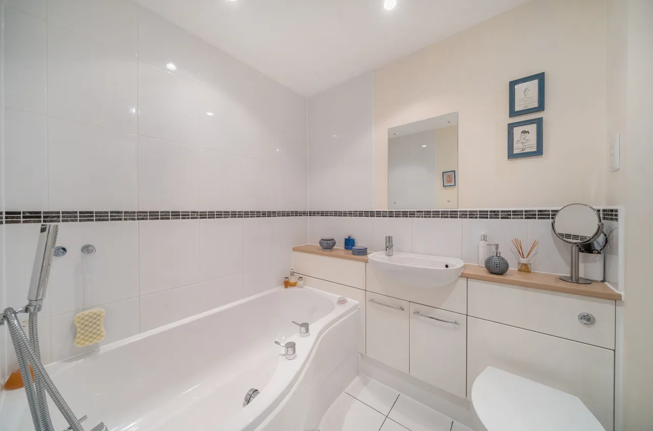 Helens Close, Alton, GU34, photo 5