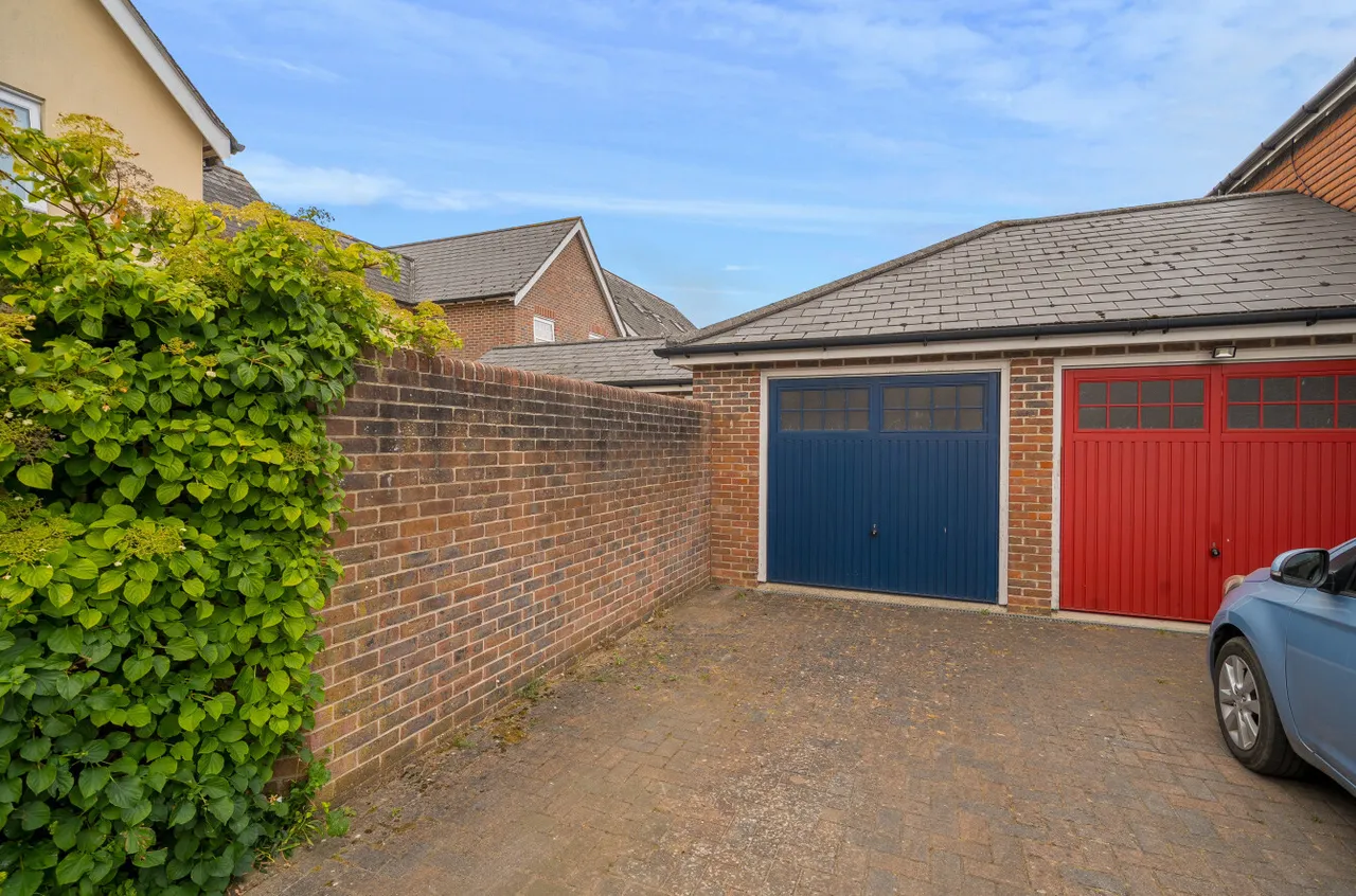 Helens Close, Alton, GU34, photo 12