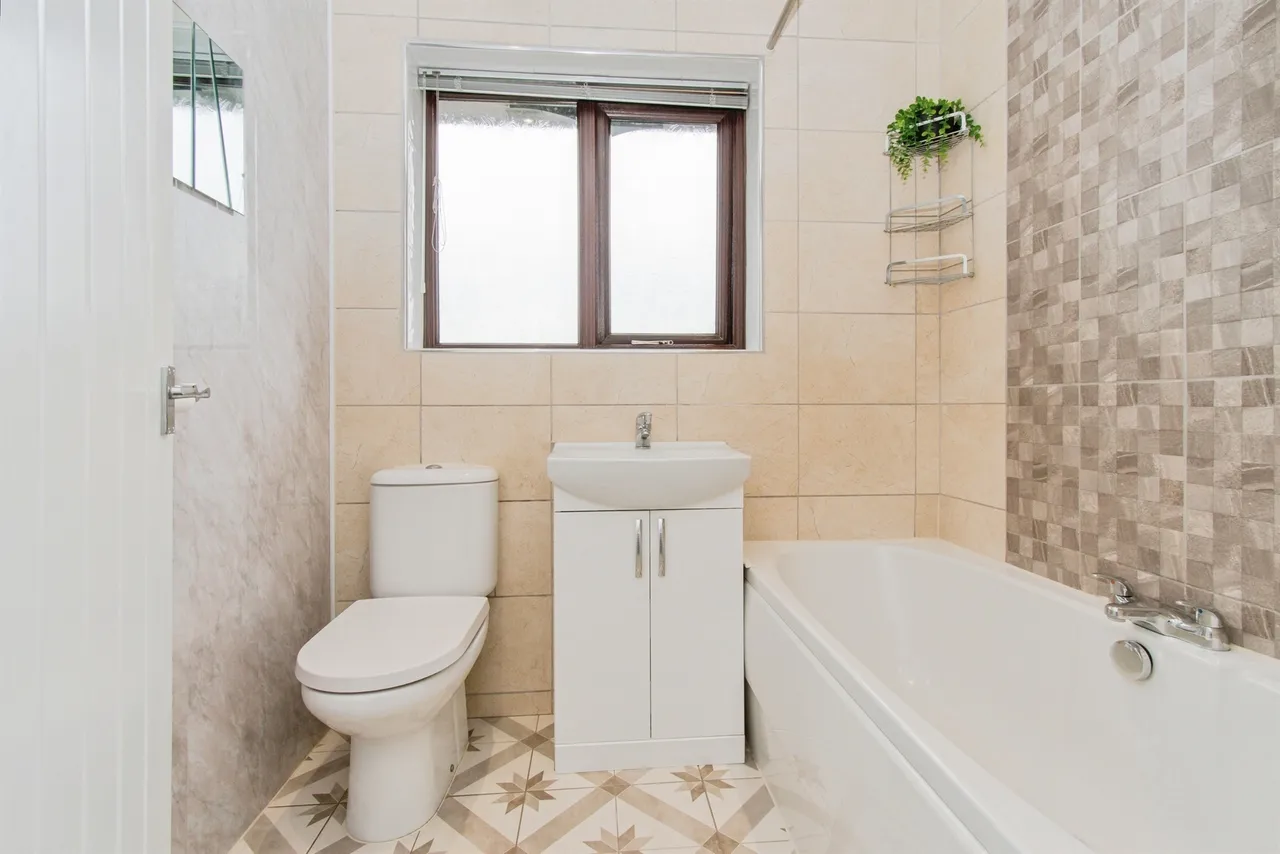 Benson Lane, Normanton, WF6, photo 11