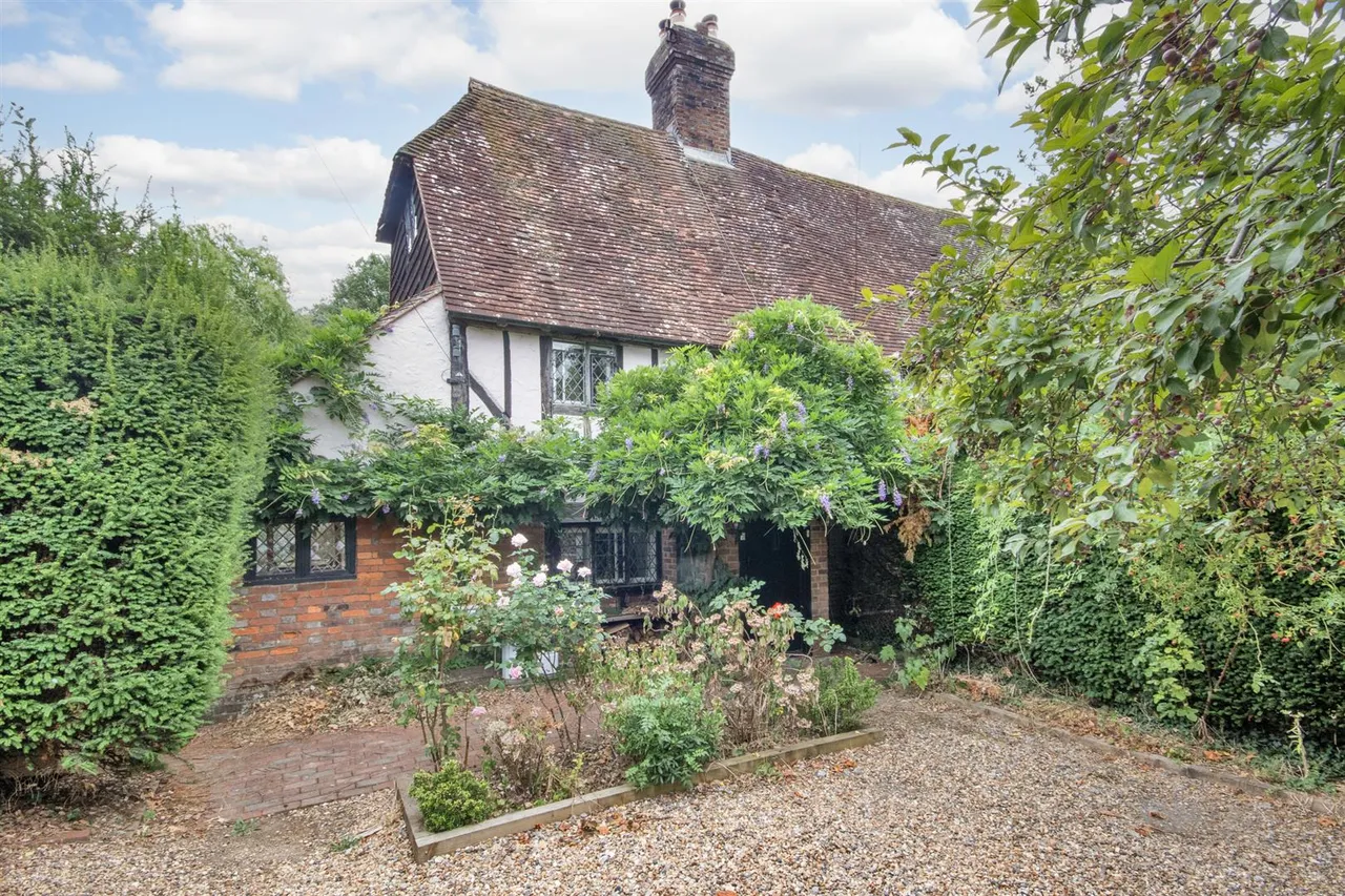 2 bed house for sale, Powder Mill Lane, Leigh
