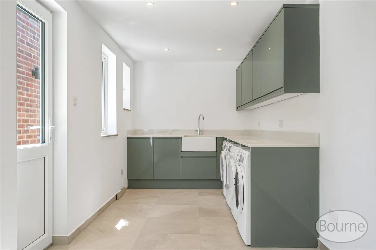 Loncin Mead Avenue, New Haw, KT15, photo 11