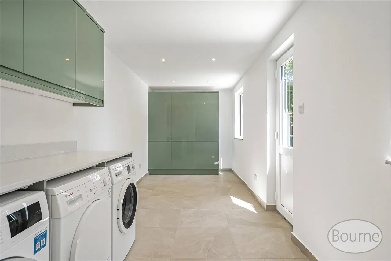 Loncin Mead Avenue, New Haw, KT15, photo 12
