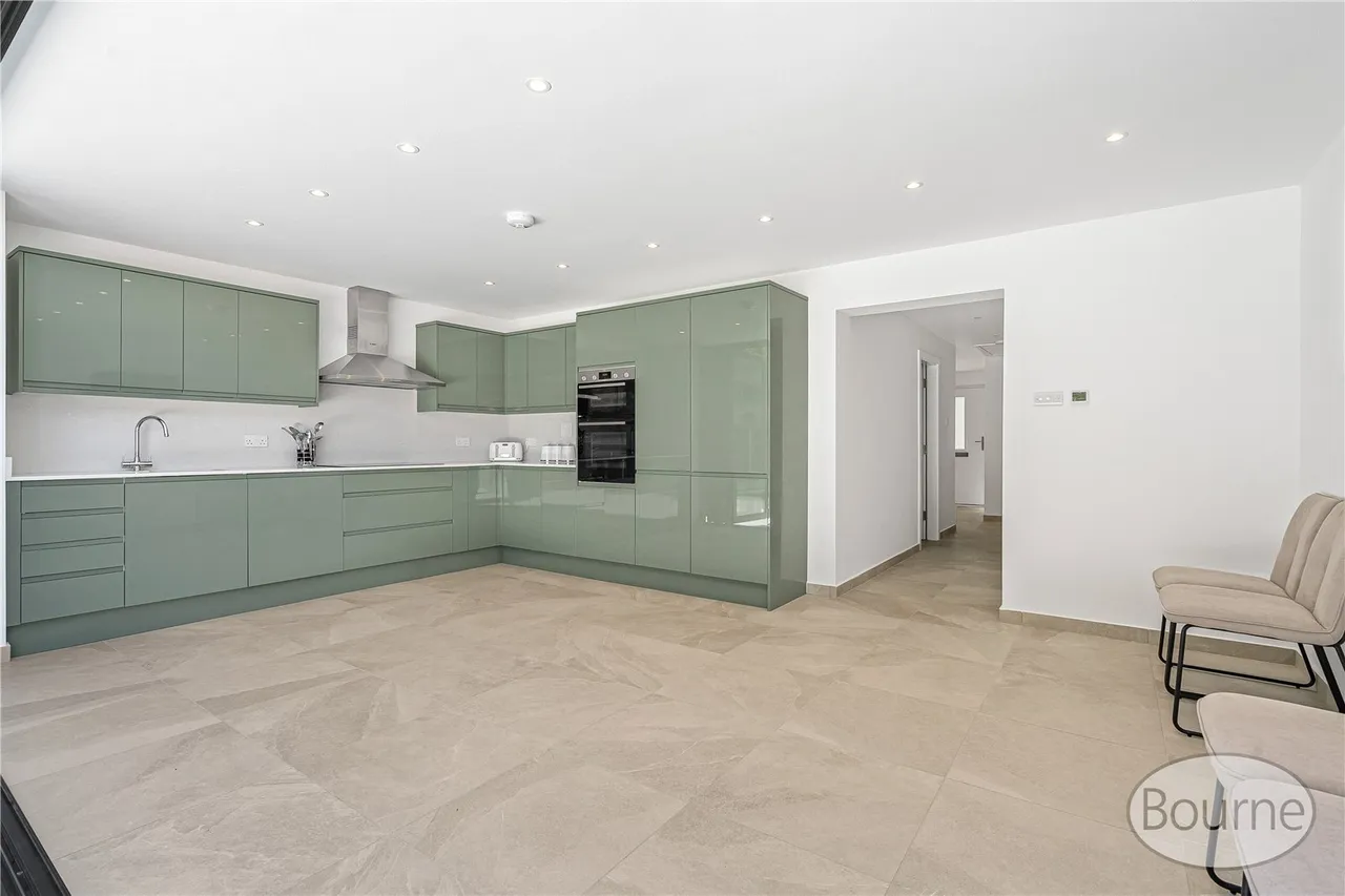 Loncin Mead Avenue, New Haw, KT15, photo 8