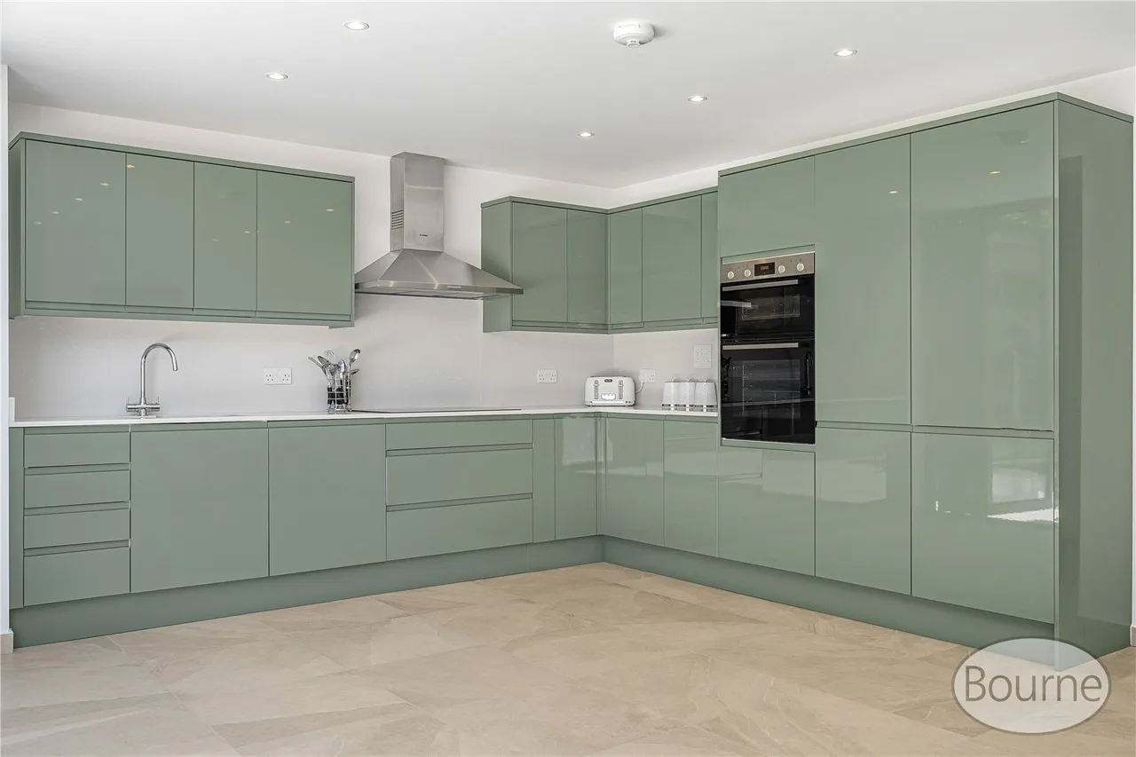 Loncin Mead Avenue, New Haw, KT15, photo 9
