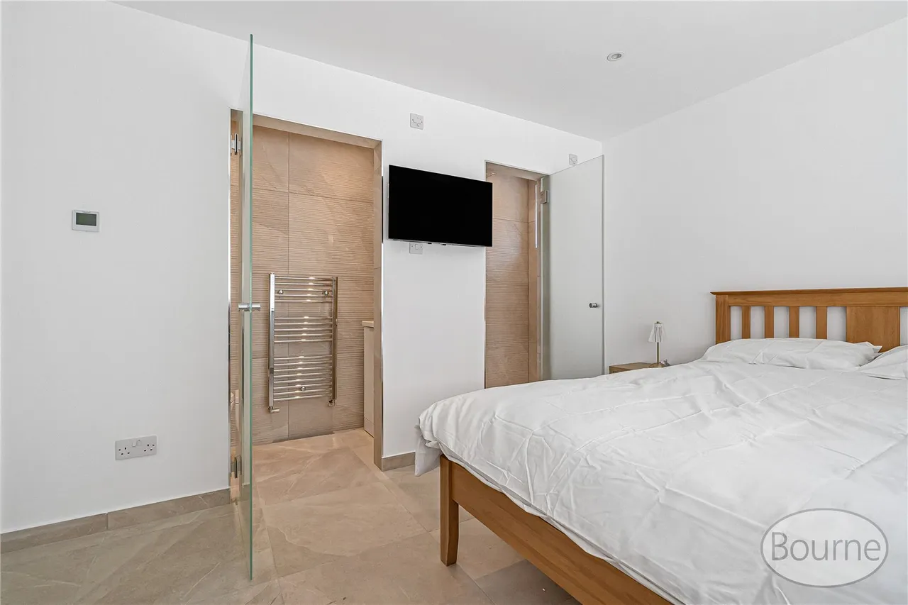 Loncin Mead Avenue, New Haw, KT15, photo 6