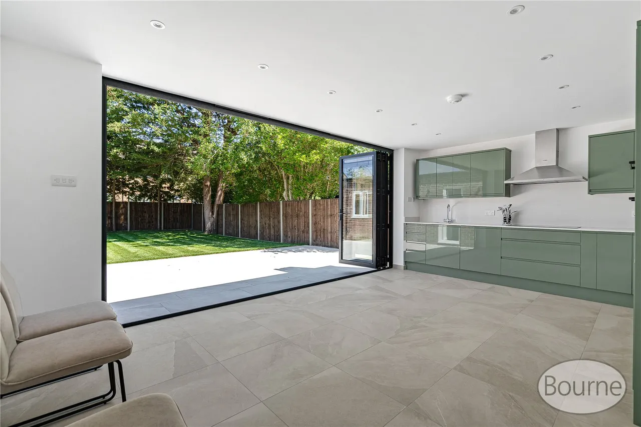 Loncin Mead Avenue, New Haw, KT15, photo 7