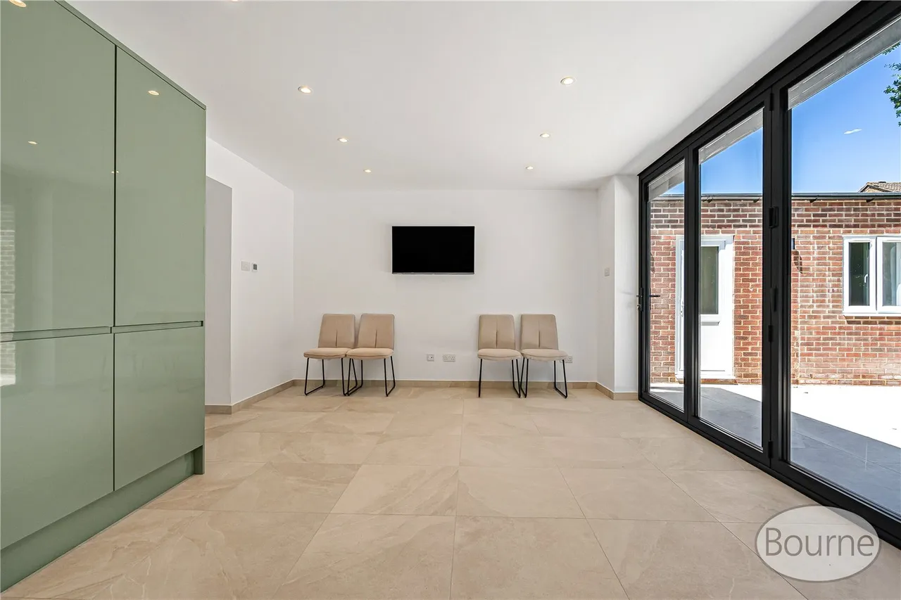 Loncin Mead Avenue, New Haw, KT15, photo 10