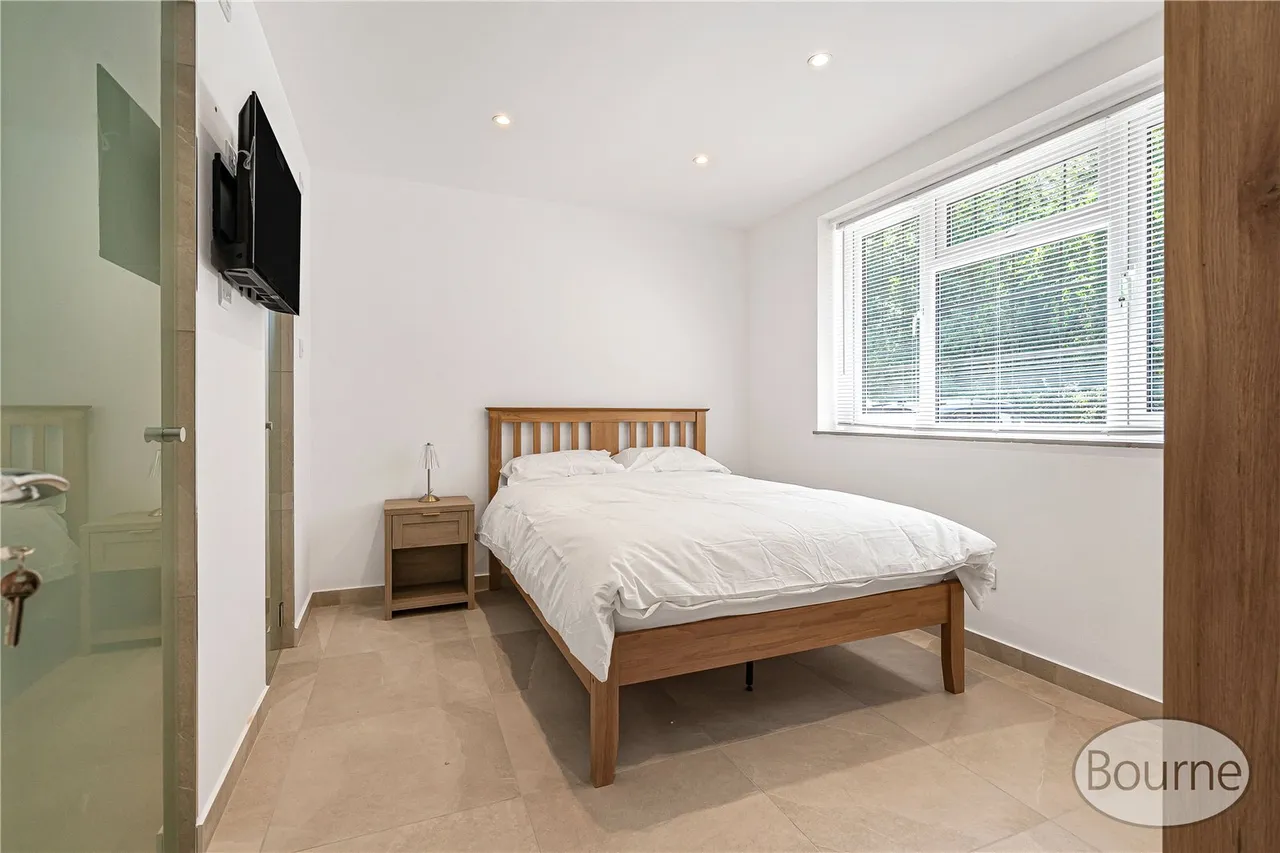 Loncin Mead Avenue, New Haw, KT15, photo 2