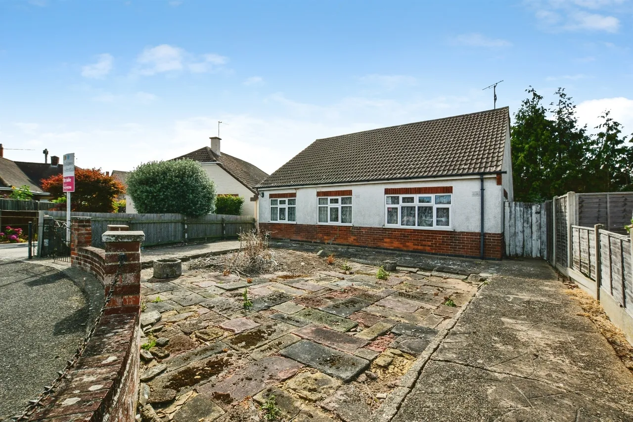 3 bed house for sale — Lumley Crescent, Skegness