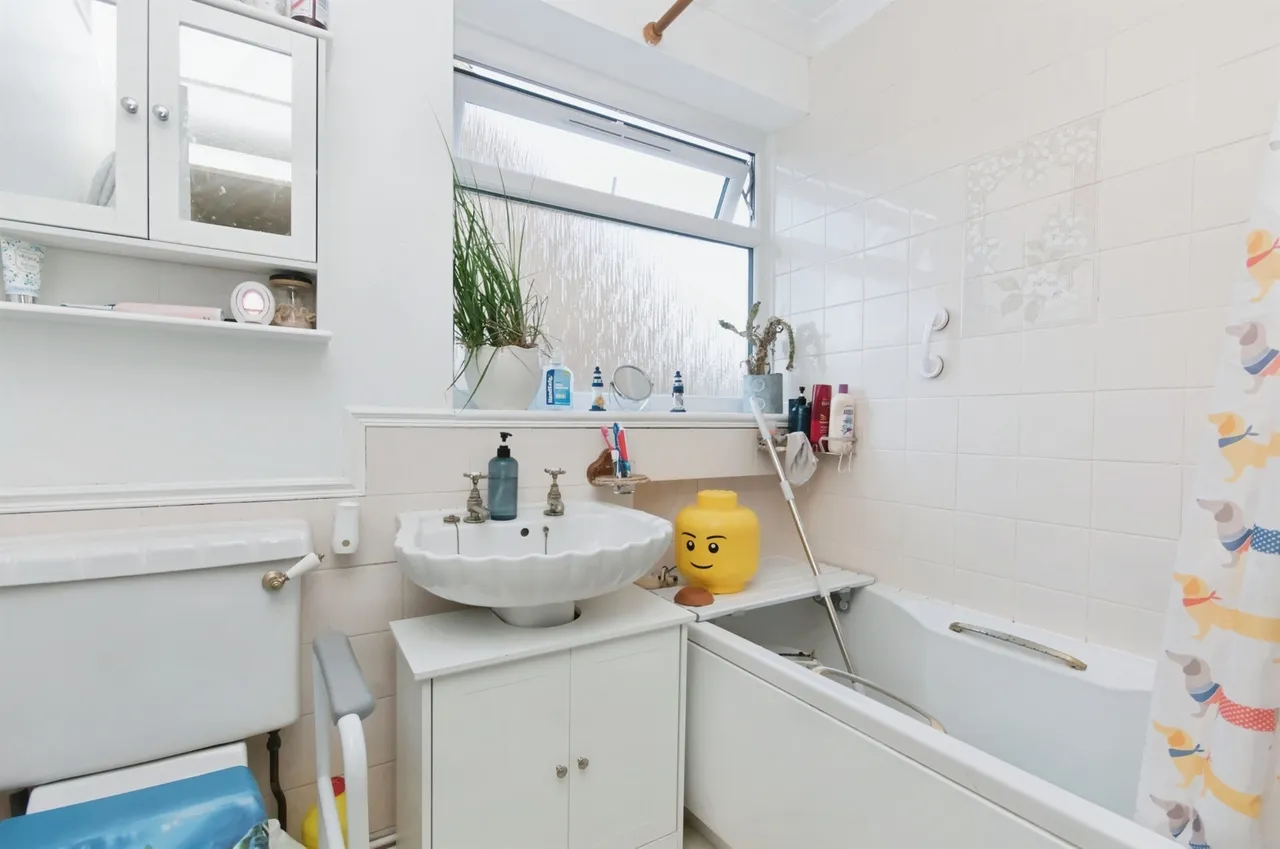 Angela Close, Bexhill-On-Sea, TN40, photo 12