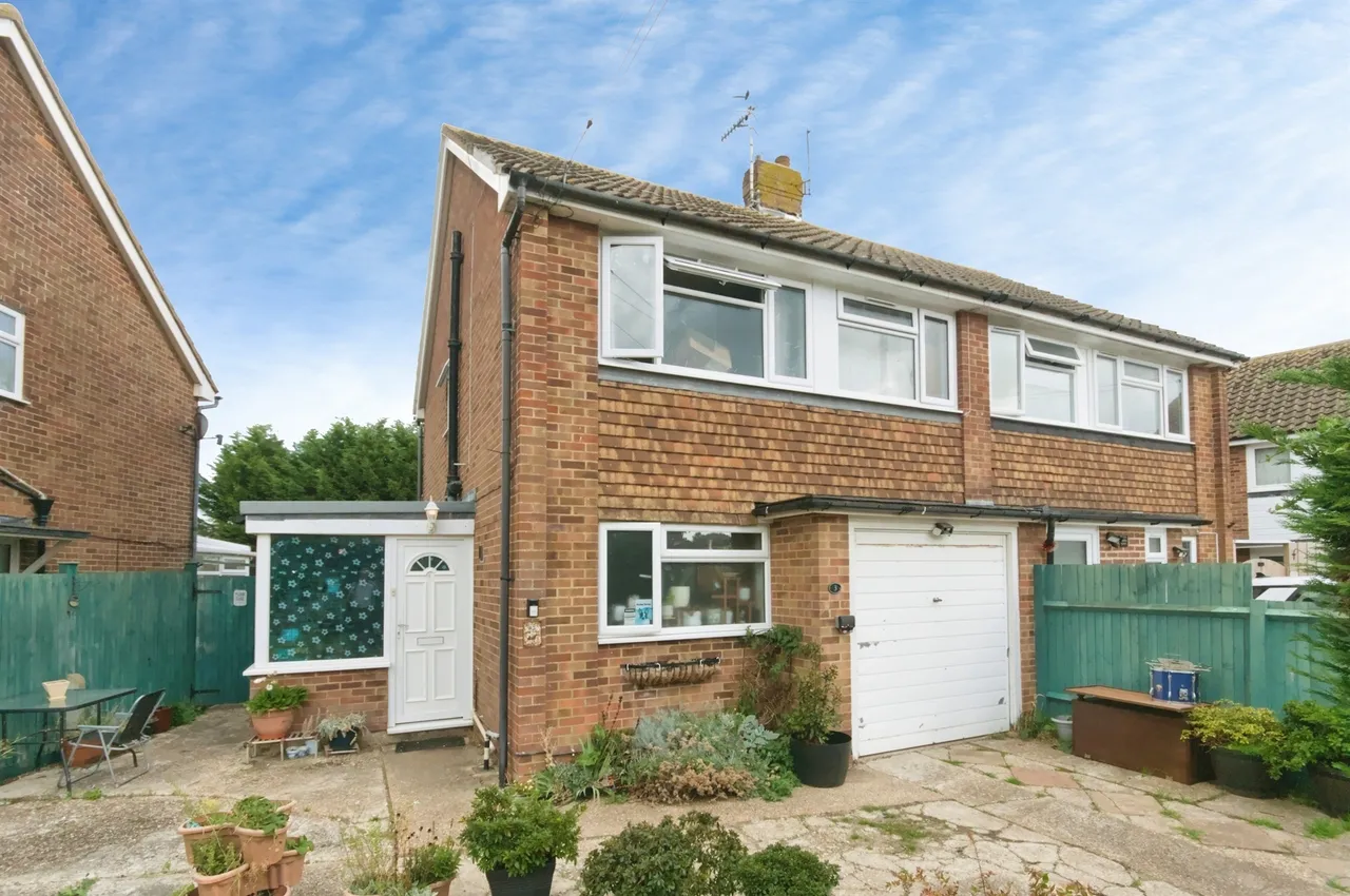 3 bed house for sale, Angela Close, Bexhill-On-Sea, TN40