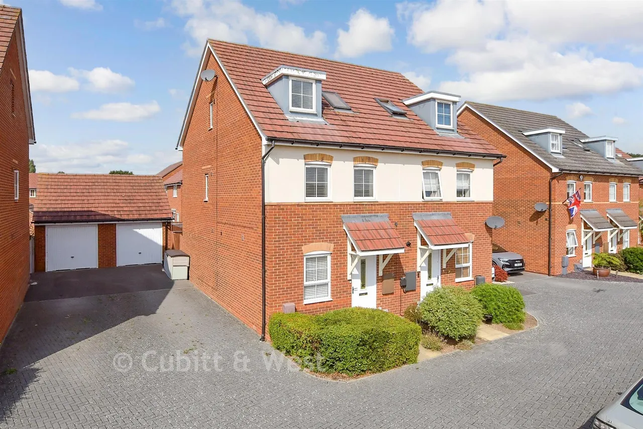 4 bed house for sale, Daffodil Way, Havant, PO9