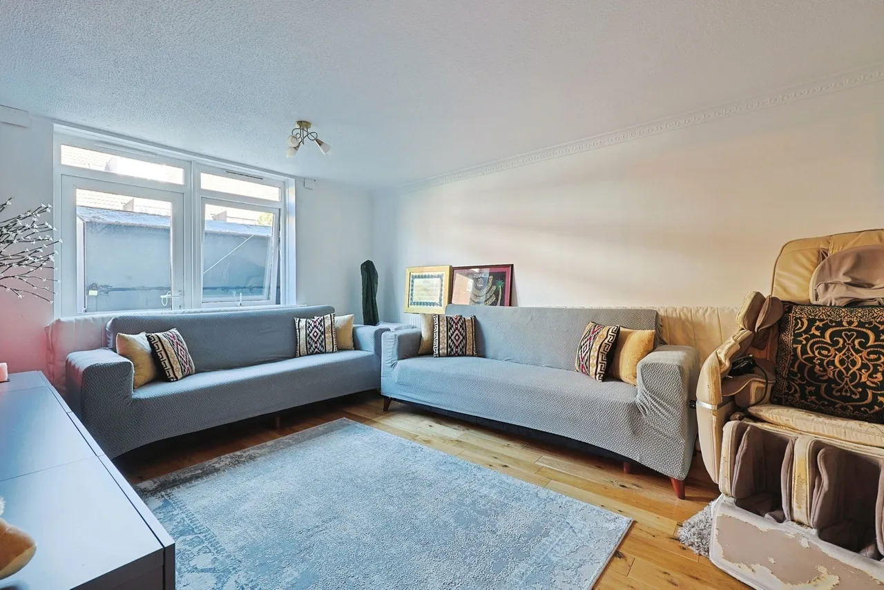2 bed flat for sale — Fawcett Close, Battersea, London, SW11