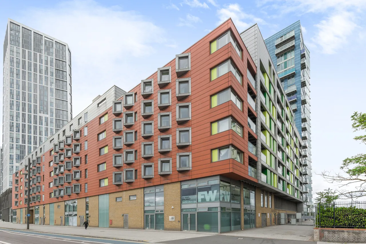 London, E15, photo 2