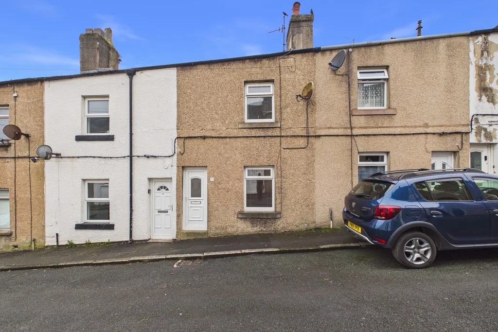 2 bed house for sale, Albert Street, Millhead