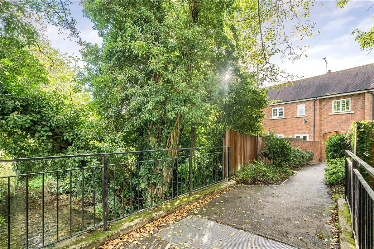 Avon Place, River Street, SN9, photo 10