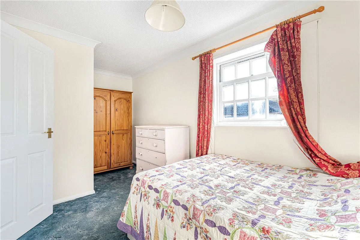Avon Place, River Street, SN9, photo 5