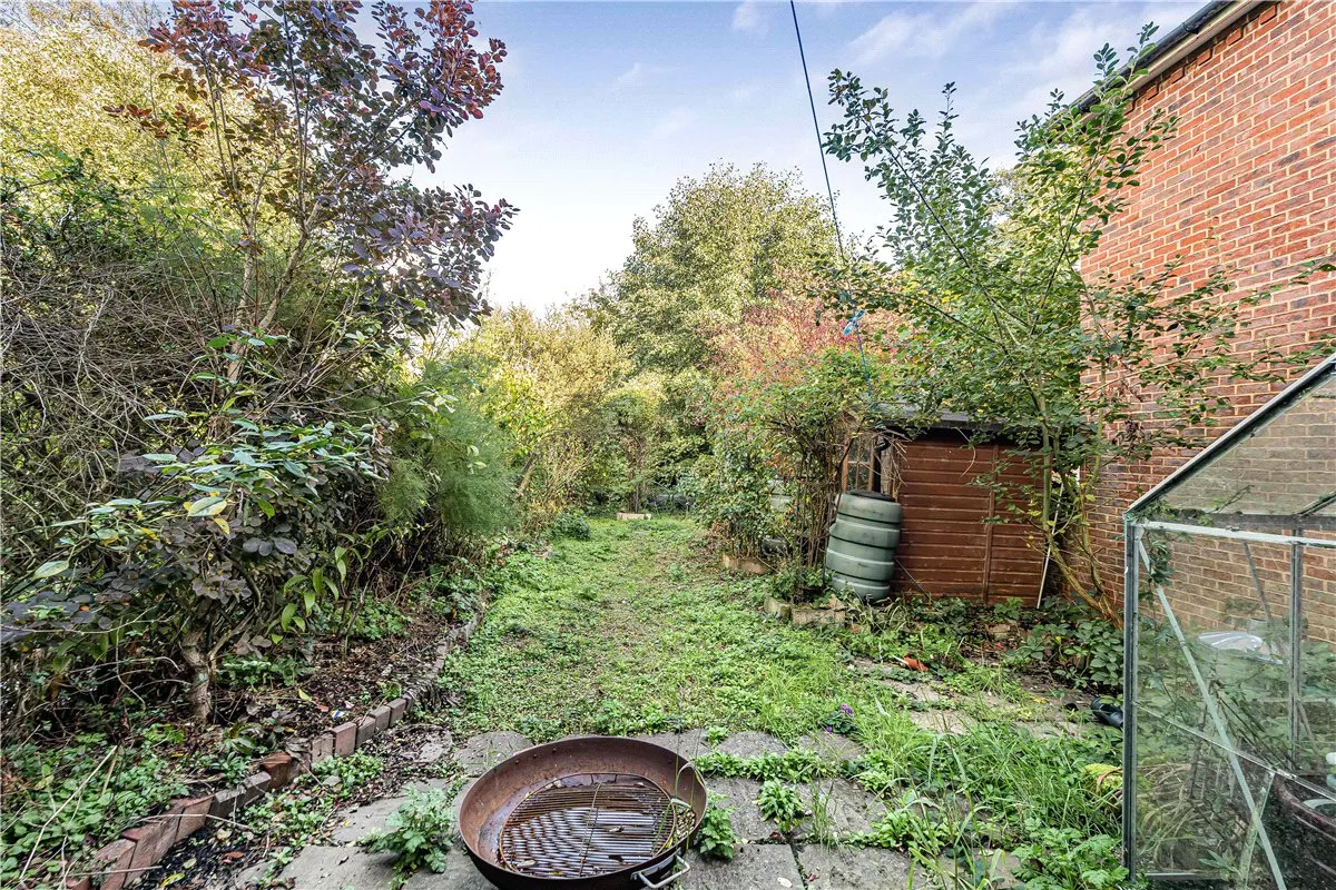 Avon Place, River Street, SN9, photo 8