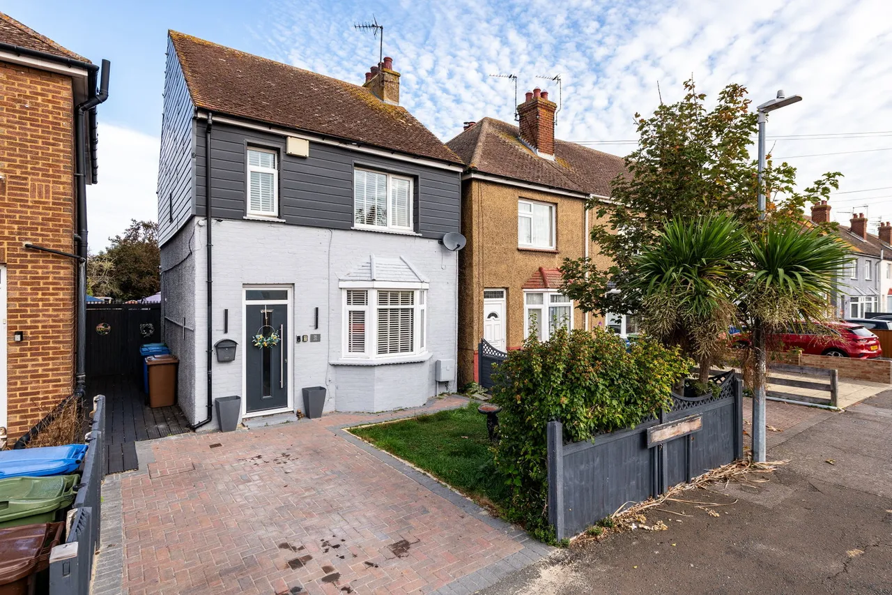 2 bed house for sale, Cecil Avenue, Sheerness, ME12