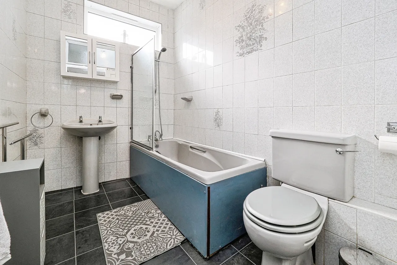 Suttons Lane, HORNCHURCH, Essex, RM12, photo 5