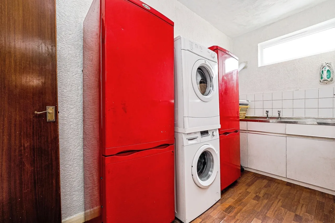 Suttons Lane, HORNCHURCH, Essex, RM12, photo 19