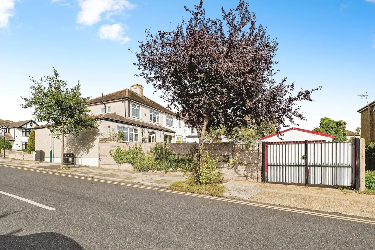 Suttons Lane, HORNCHURCH, Essex, RM12, photo 2