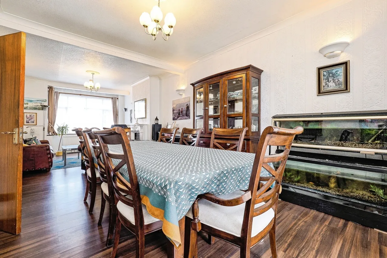 Suttons Lane, HORNCHURCH, Essex, RM12, photo 14