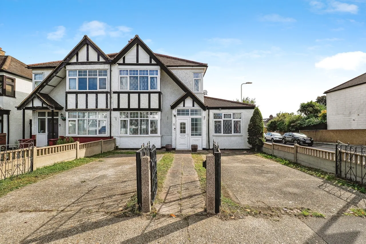 4 bed house for sale — Suttons Lane, HORNCHURCH, Essex, RM12