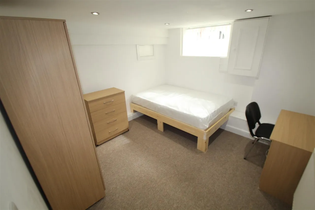 Beamsley Grove, Hyde Park, LS6, photo 10