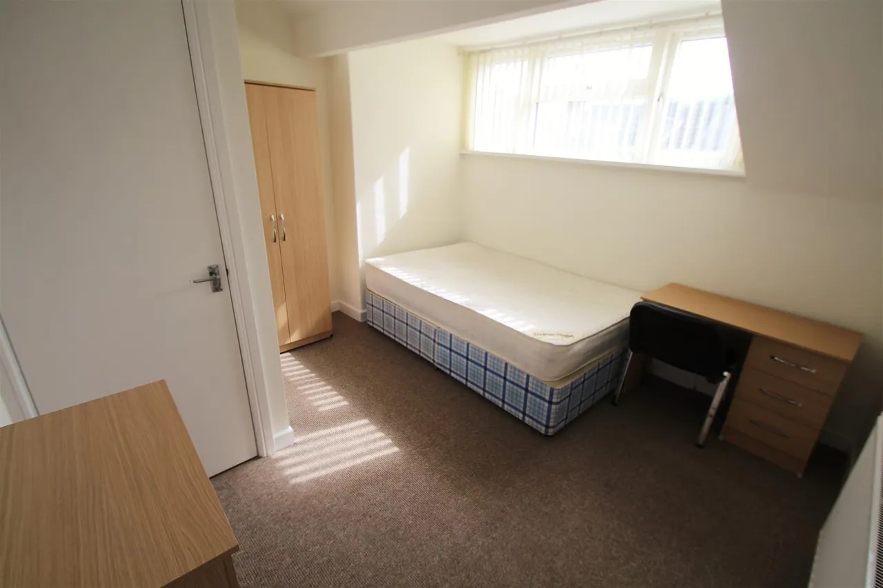 Beamsley Grove, Hyde Park, LS6, photo 9