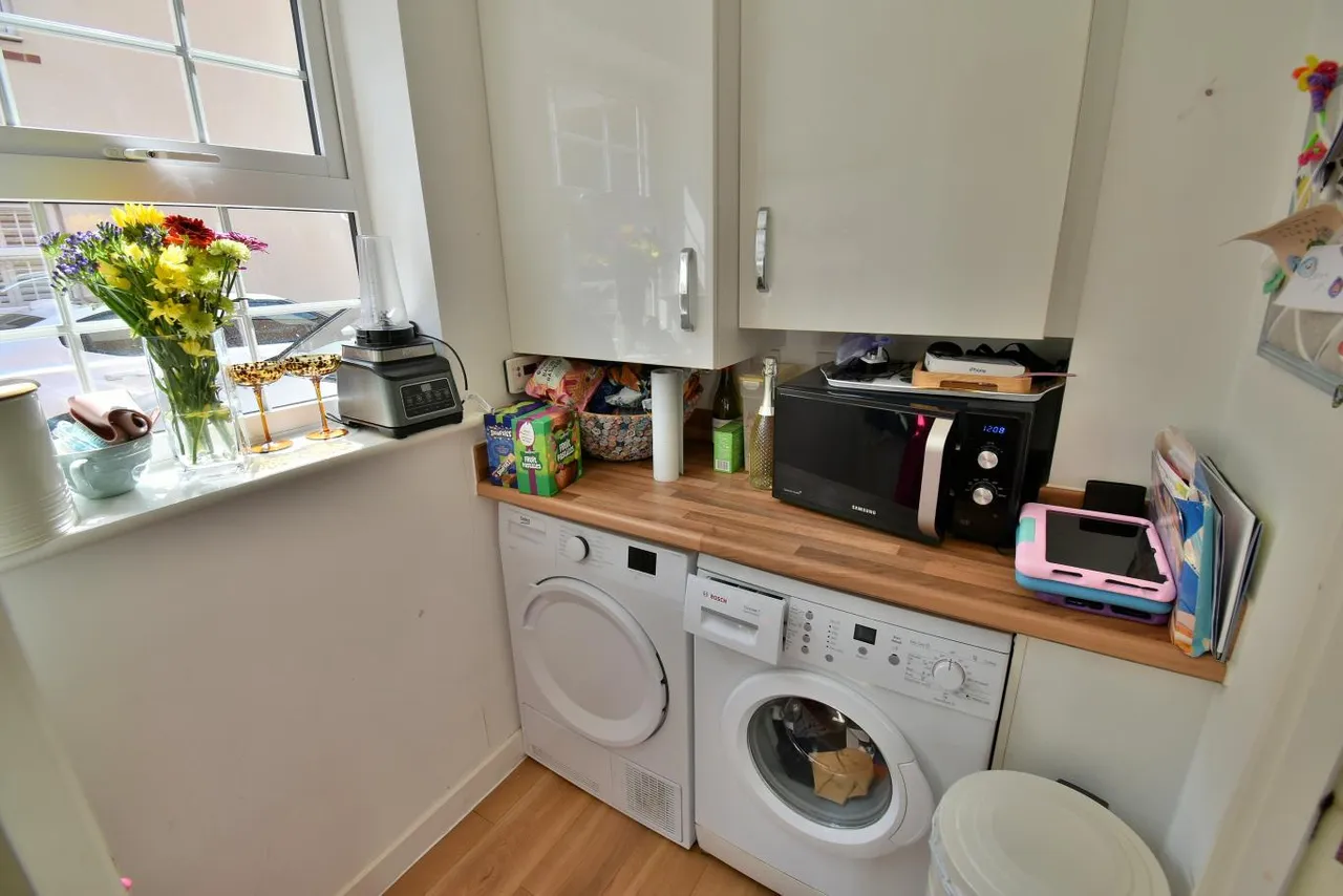 Coppins Close, BH22, photo 7