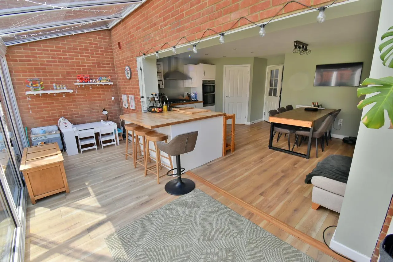 Coppins Close, BH22, photo 6