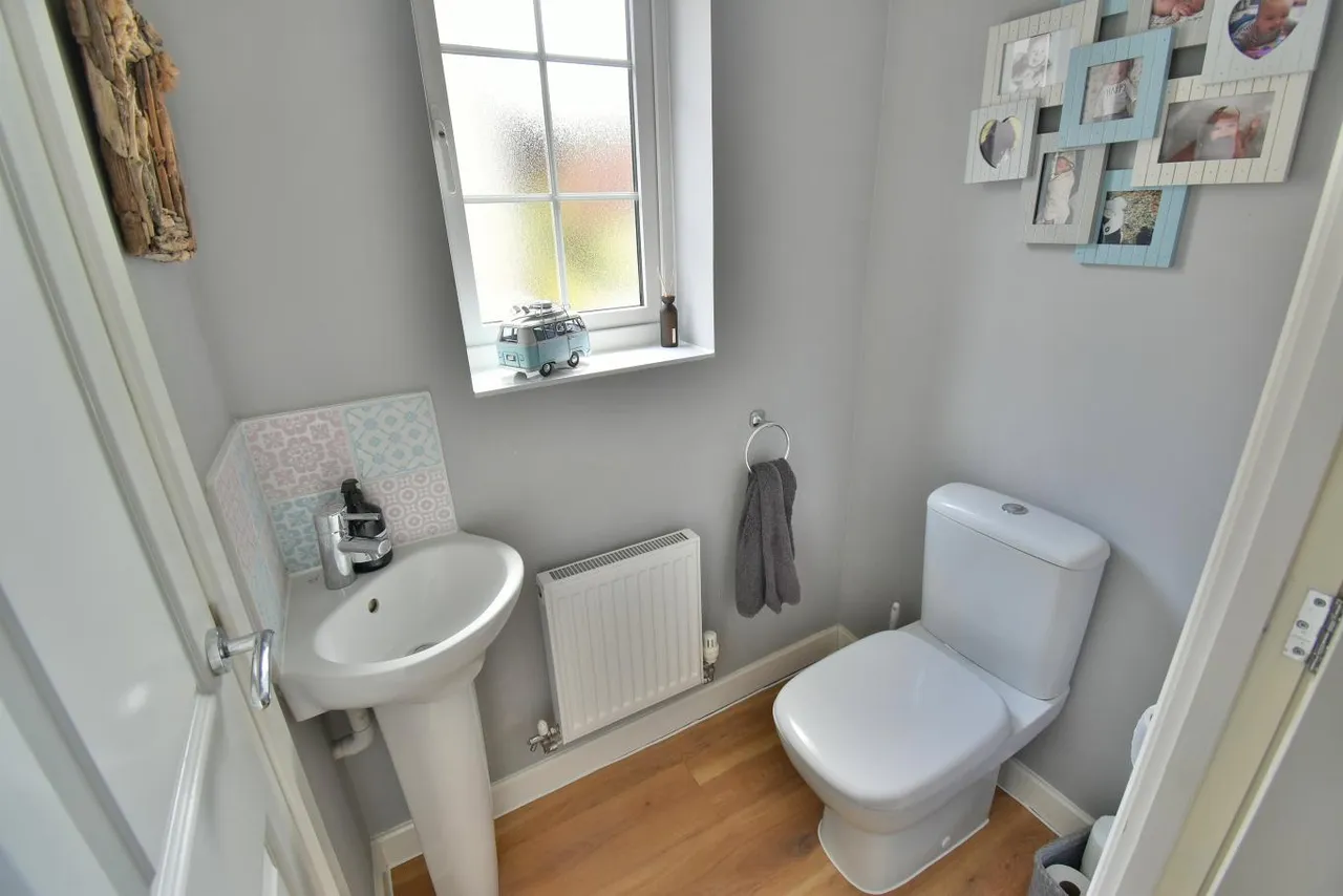 Coppins Close, BH22, photo 10