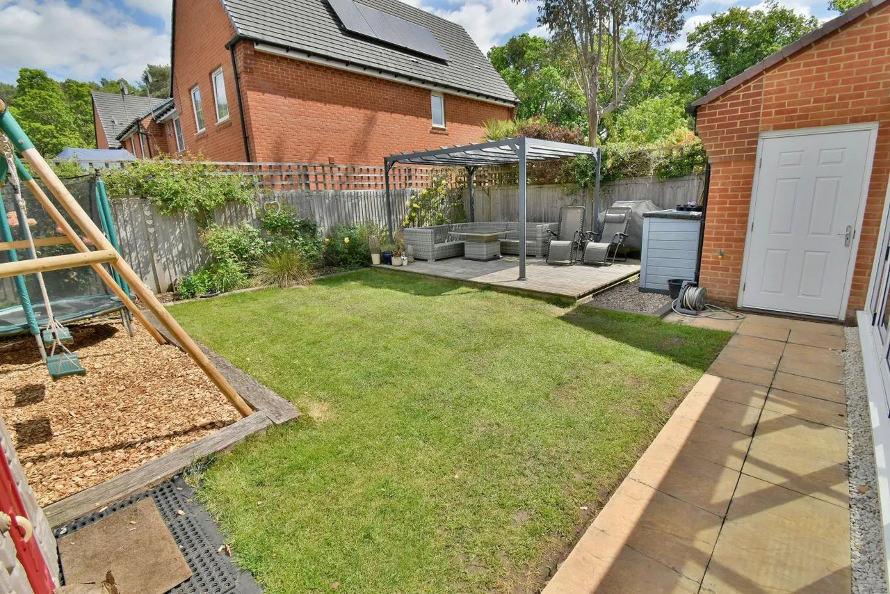 Coppins Close, BH22, photo 18