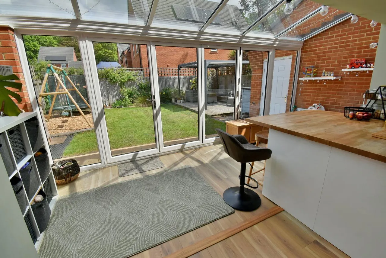 Coppins Close, BH22, photo 5